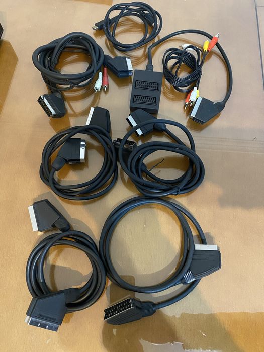 Conjunto de 8 cabos áudio e vídeo - SCART e HDMI