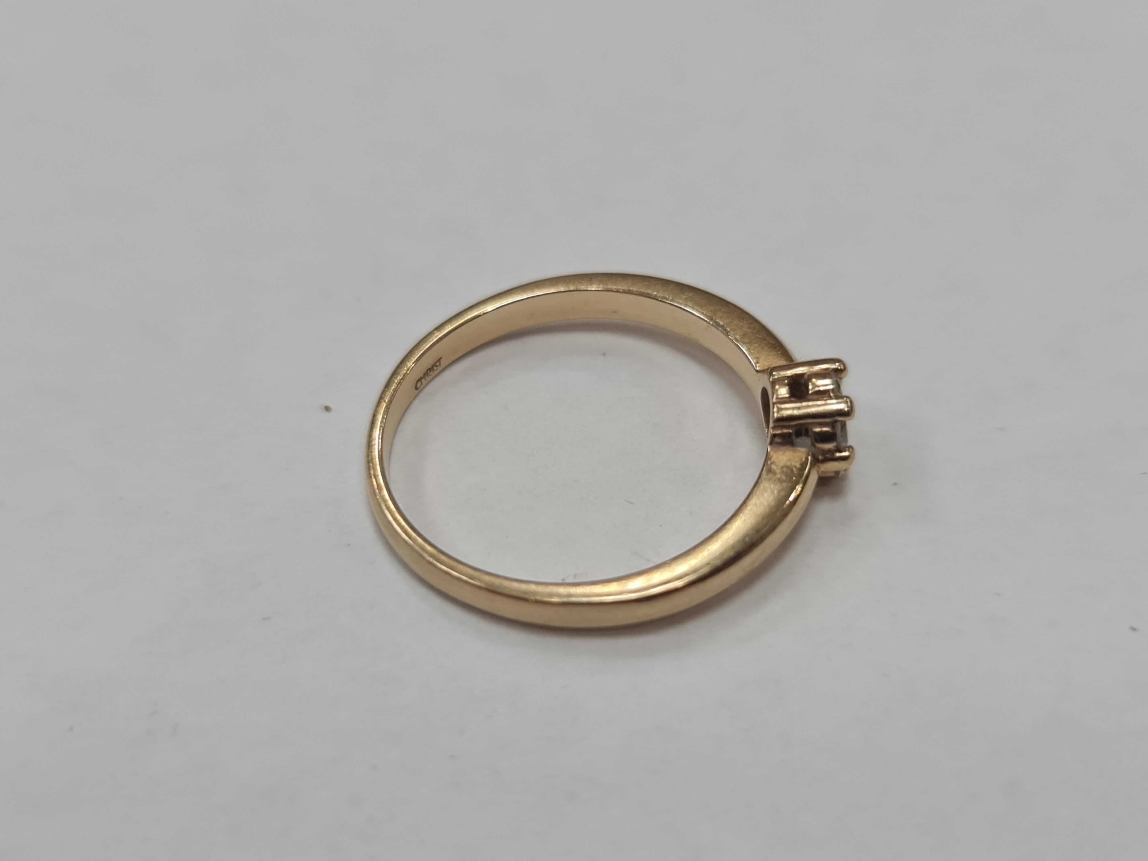 7 brylantów! Złoty pierścionek/ 585/ 2.61 gram/ R13/ Żółte złoto