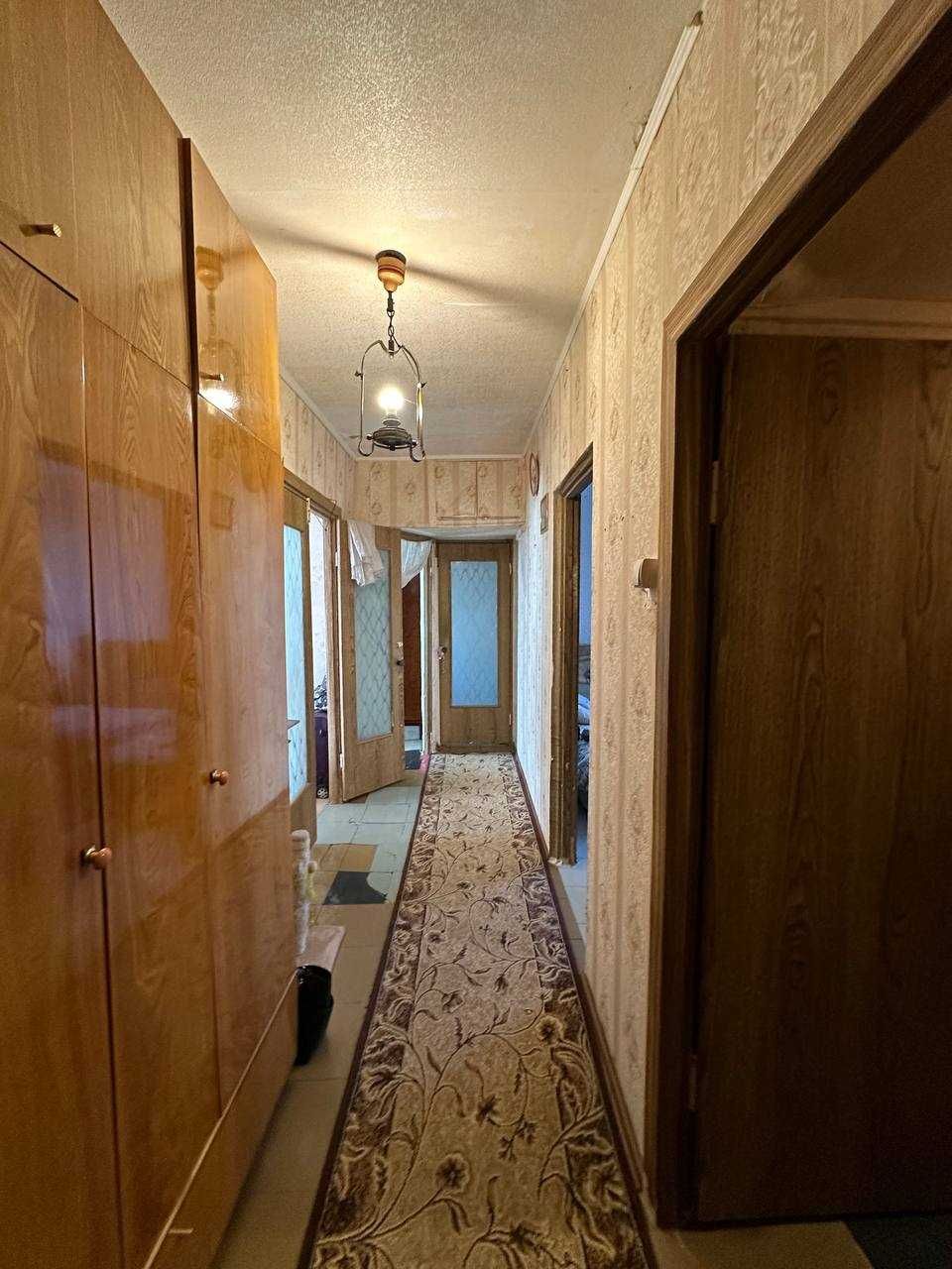 Продам 3-х кімнатну квартиру по пров. Добровольців.б.6