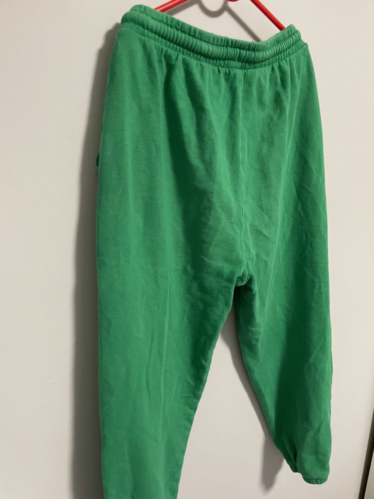 zielone dresy spodnie dresowe zara