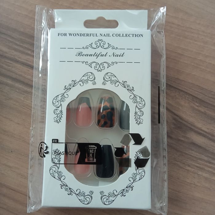 Sztuczne paznokcie ( różne wzory)