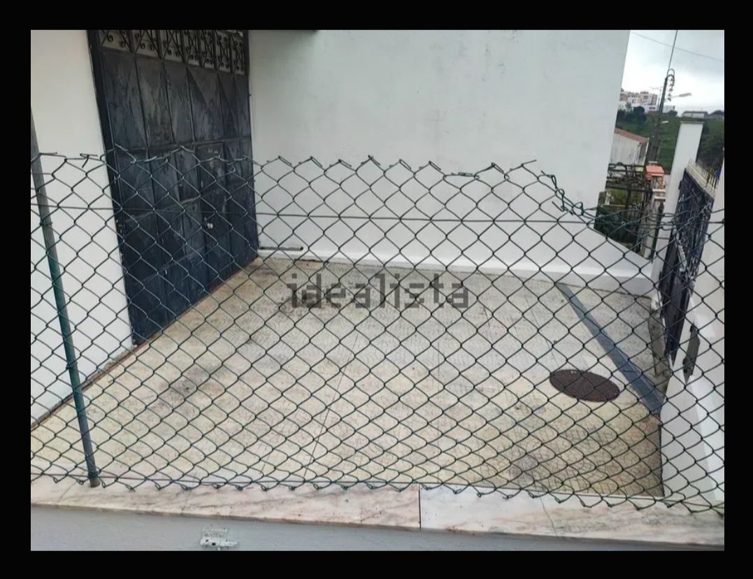 Aluga-se Armazém/Garagem