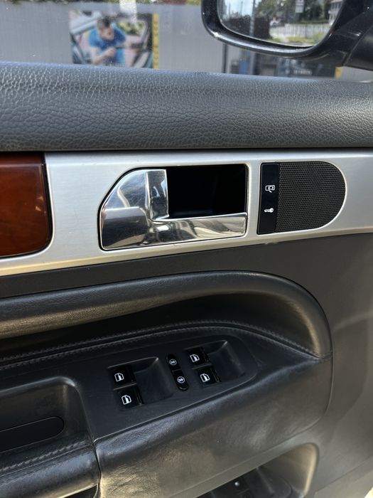 Офіційний Volkswagen Touareg з газом