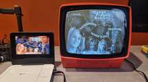 Retro monitor PRL neptun w kolorze czerwonym ze złączem DIN5