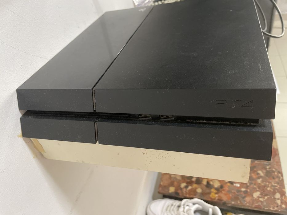 Playstation 4 fat 100% funcional. Qual quer duvida ler a descrição