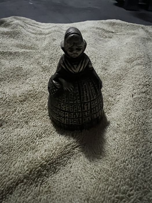 Boneca com sino (sineta) muito antiga