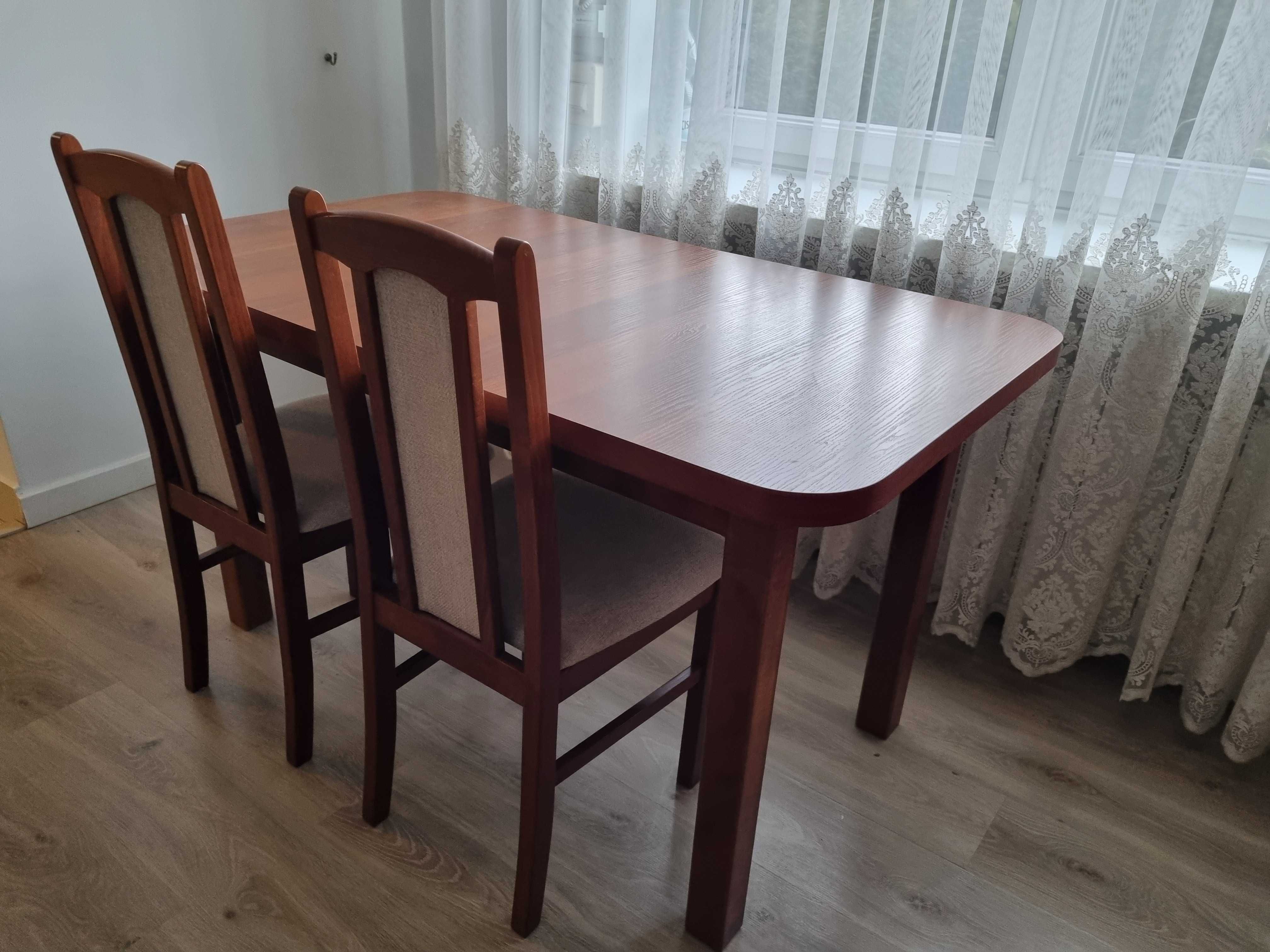 Stół rozkładany w zestawie z 6 krzesłami