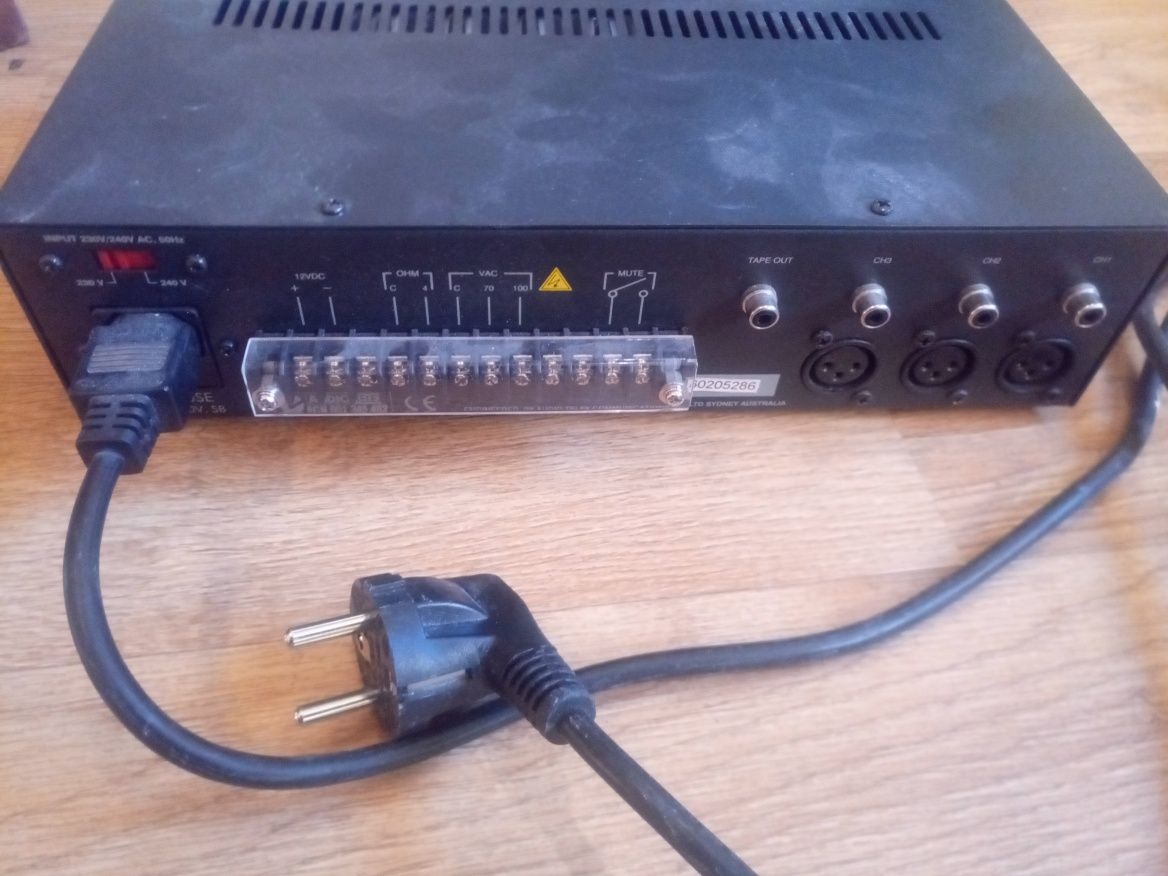 Микшерный усилитель Australian Monitor ic30 mixer amplifier