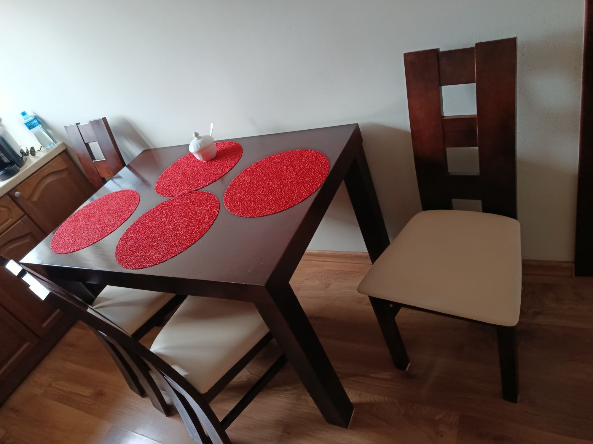 stół + 4 krzesła