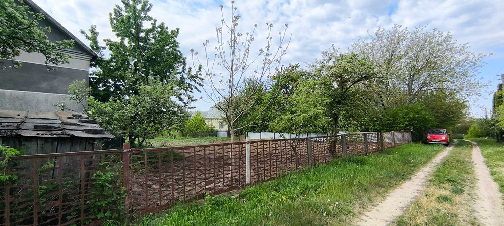 Дачний будинок з землею