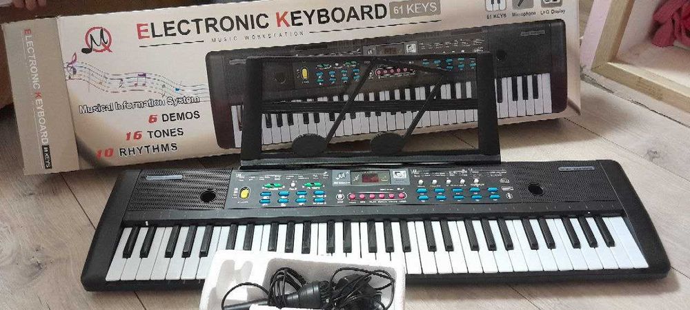 Синтезатор ( піаніно) переносний майже не використовували