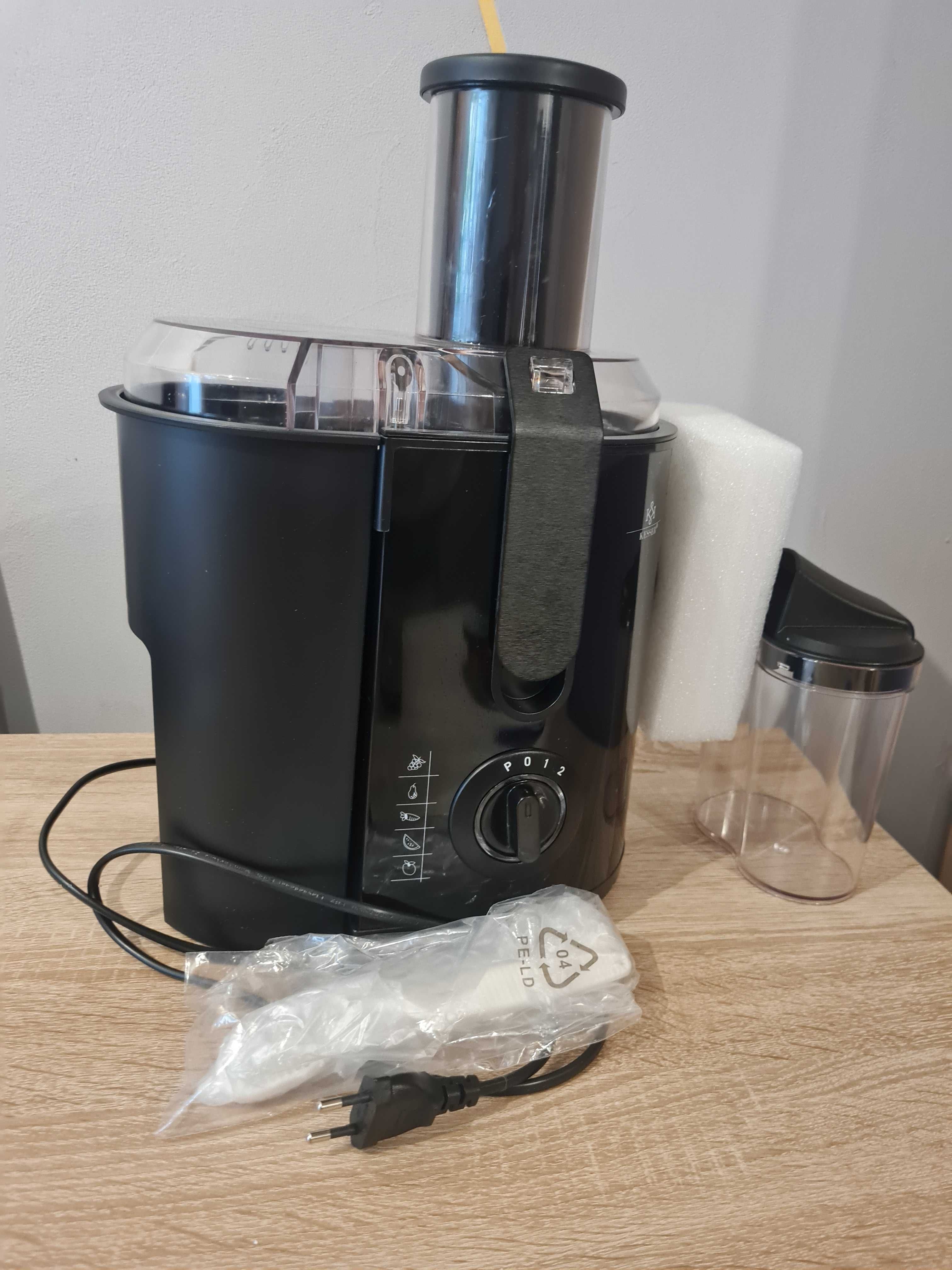 Sokowirówka wysokoobrotowa wyciskarka do owoców i warzyw czarna 1100W