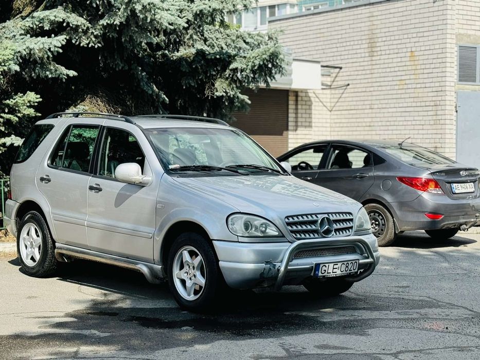 Продам автомобіль Mercedes ML повний привод в хорошем состоянии