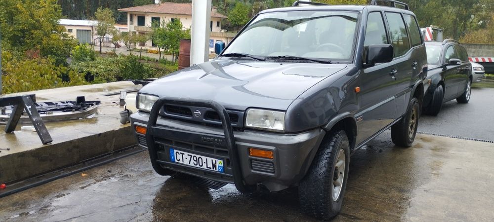 Capô Nissan Terrano 2 e peças