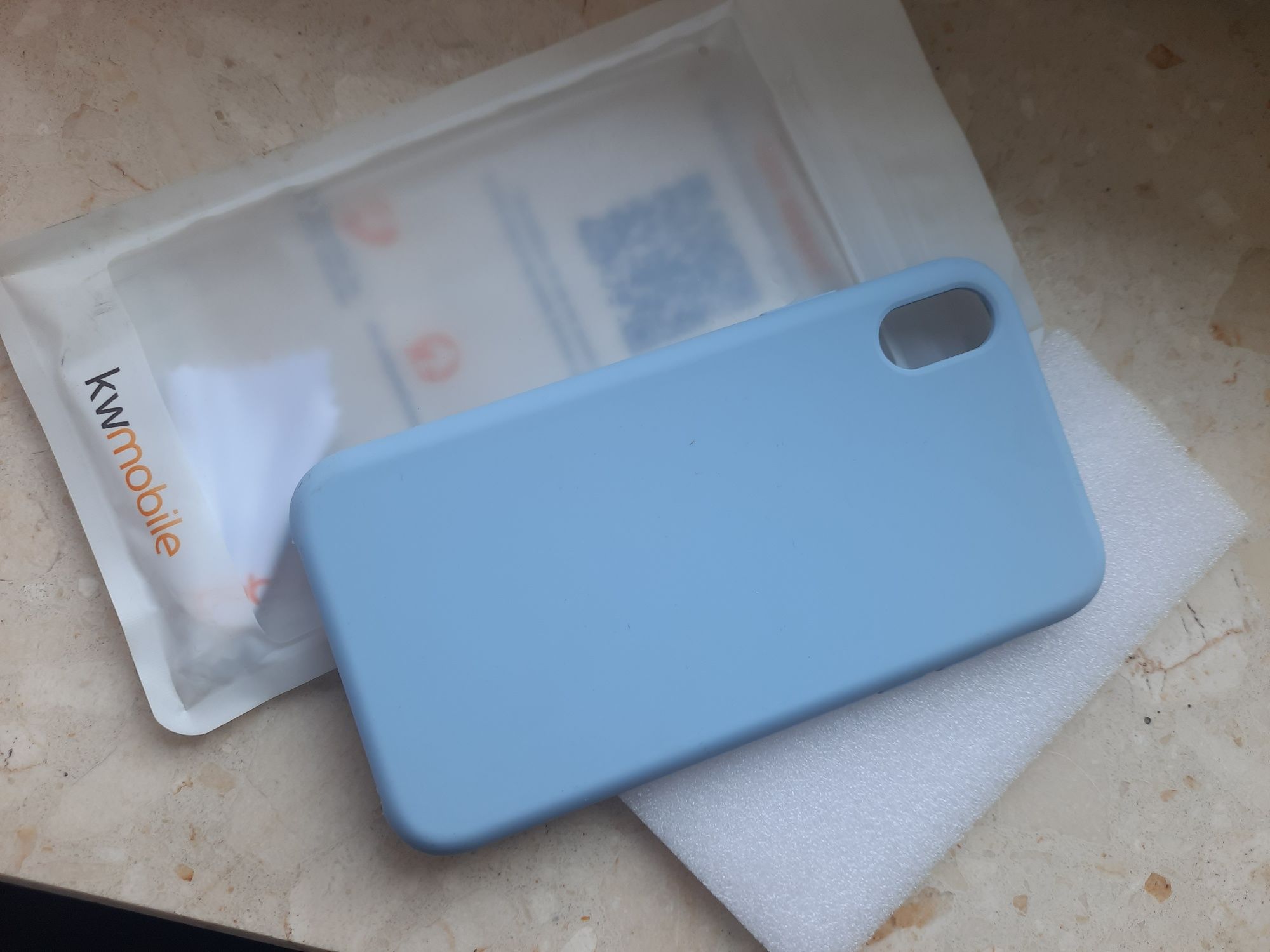 Etui na IPhone XR silikonowy z mikrofibrą nowy