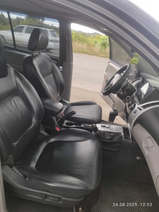 Mitsubishi pagero sport 2011