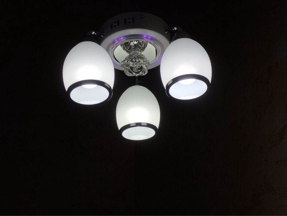 Люстра нова 615/3.