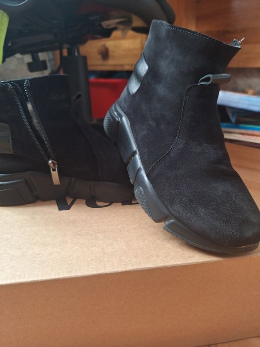 Замшевые зимние ботинки