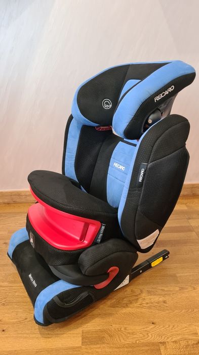 Продам дитяче автокрісло Recaro Monza Nova IS