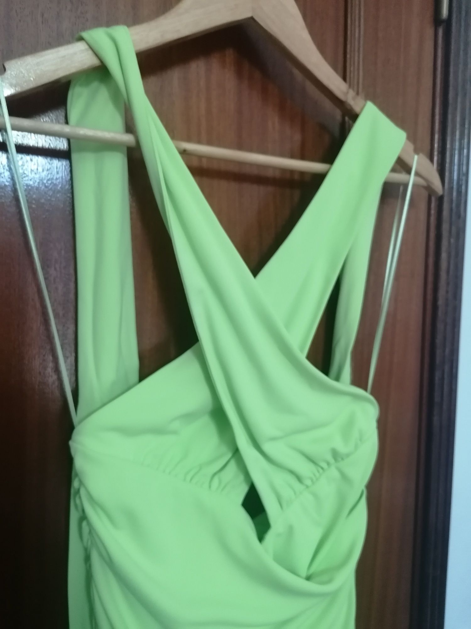 Vestido verde lima Zara L