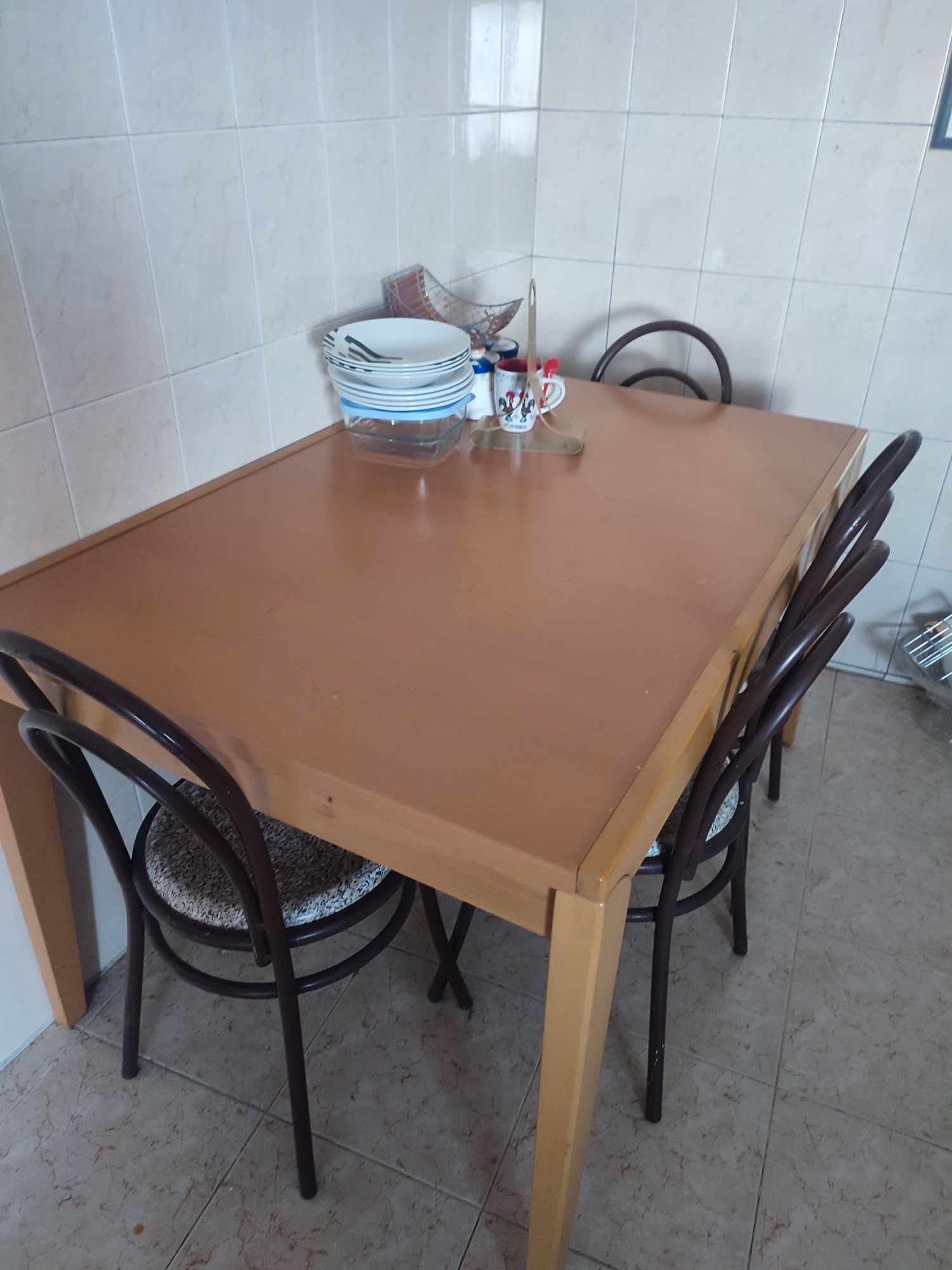 Mesa de cozinha para 6 pessoas