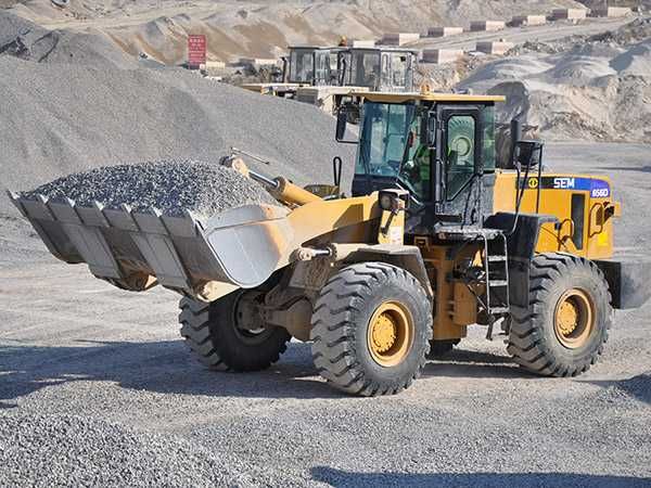 Фронтальний Навантажувач SEM 656D HL новий в Наявності