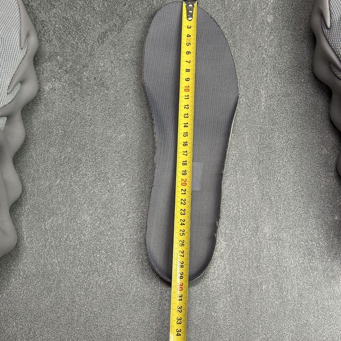 Сірі кросівки Adidas Yezzy ОРИГІНАЛ 100% 45 р