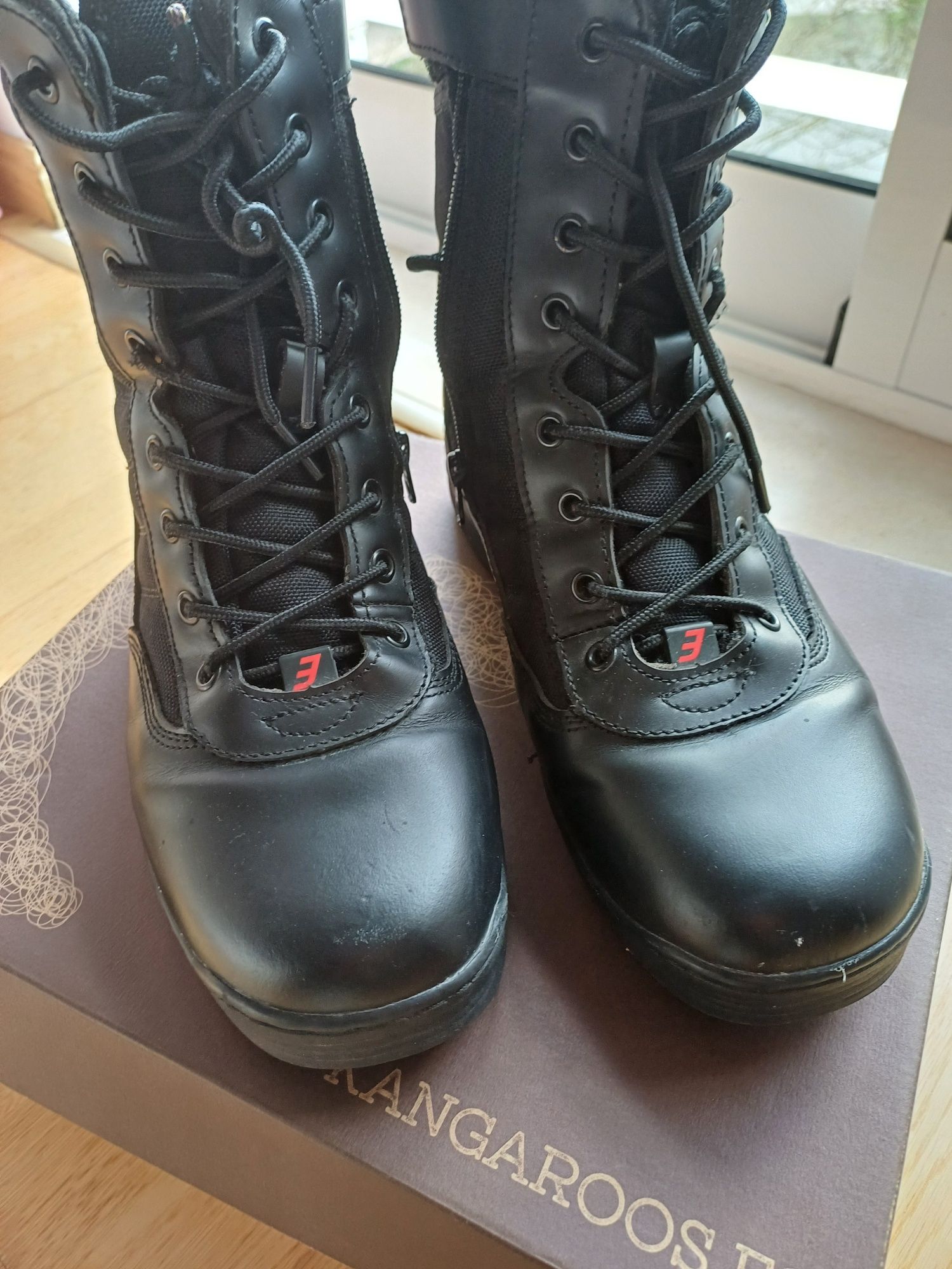 Bota estilo militar