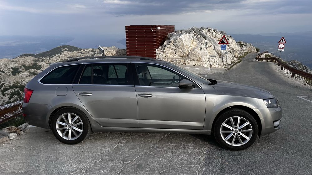 Octavia 2.0 TDI Xenon Canton Pół skora duża Navi El klapa