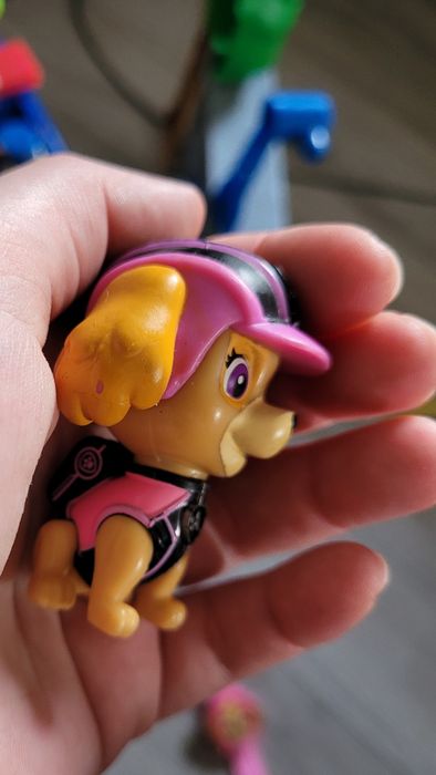 Figurka Skye Psi patrol plus świecącą bransoletka