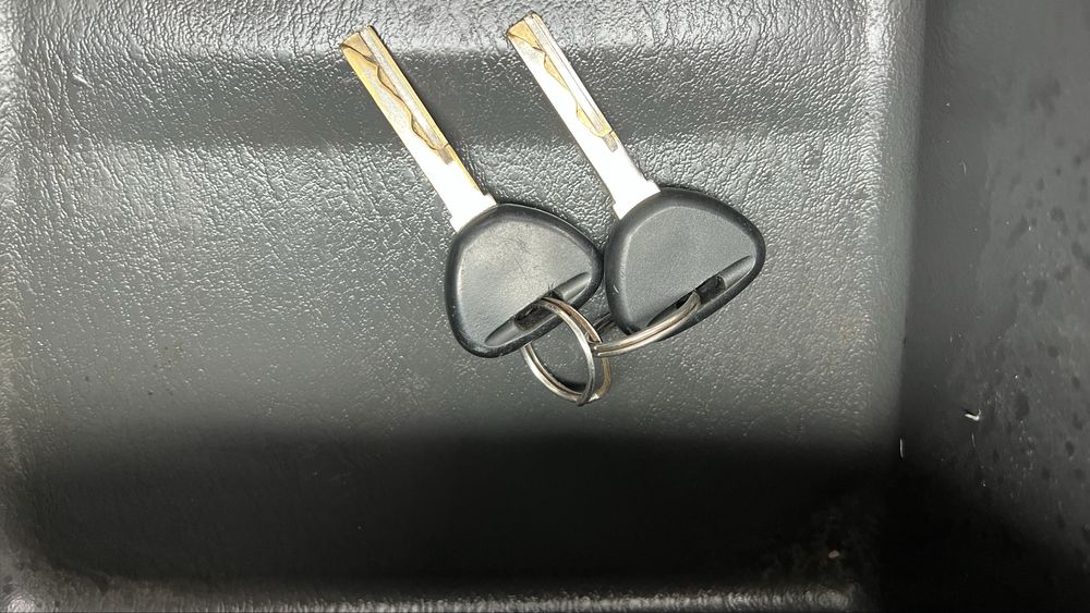 Mitsubishi Carisma ano 1999 gasolina trato financiamento