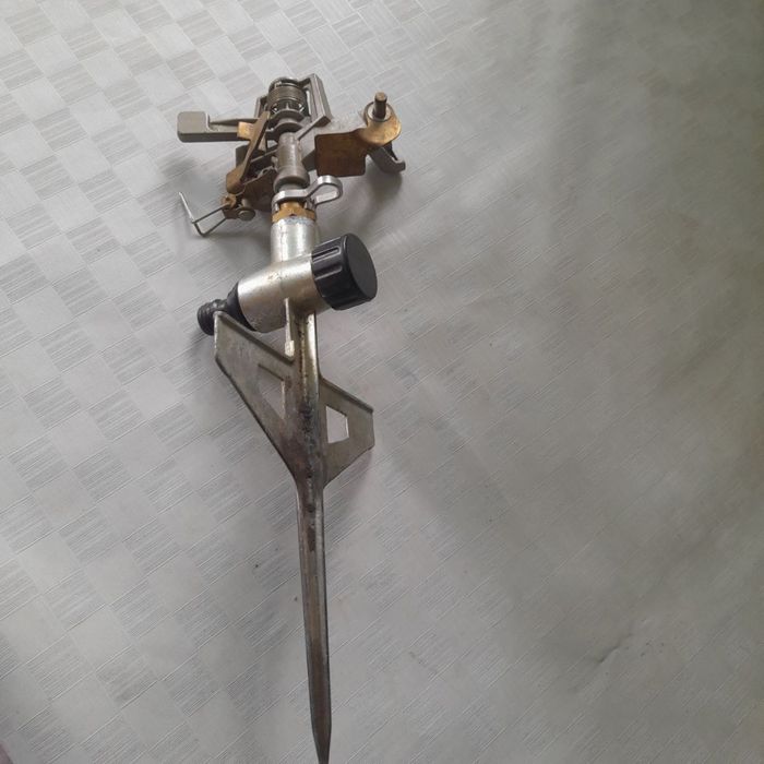 Поливач для газону