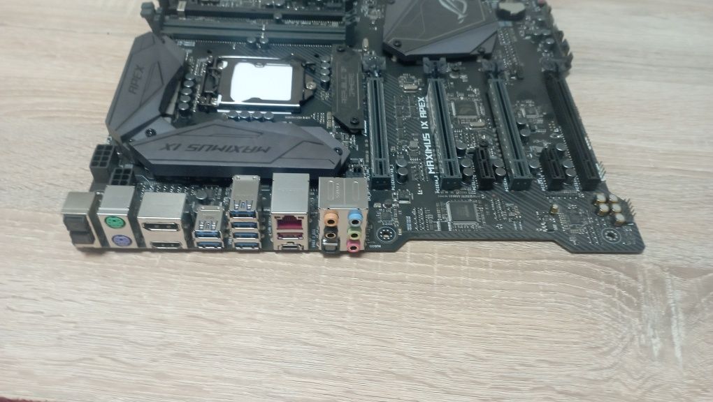 Продам супер материнскую плату asus maximus ix apex