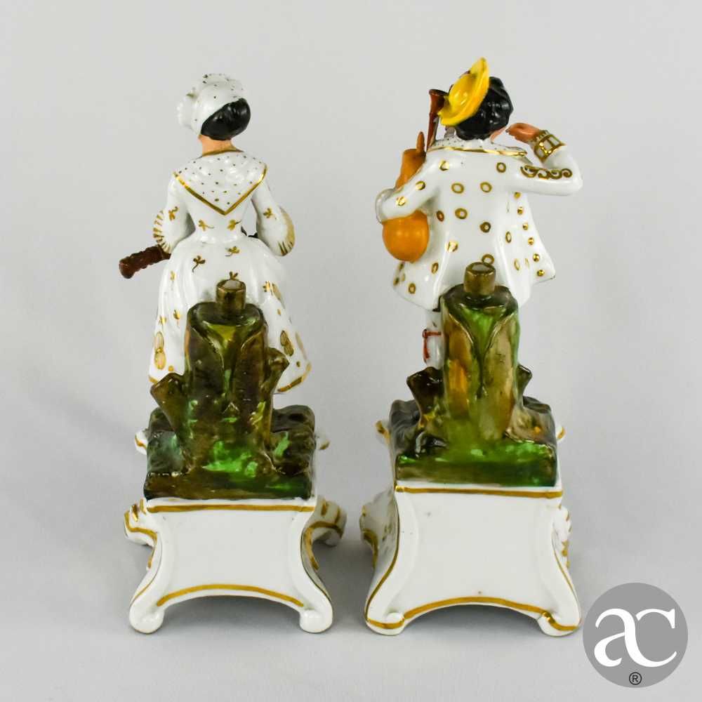 Par de figuras “Músicos”, porcelana Vieux Paris, policromadas séc. XIX