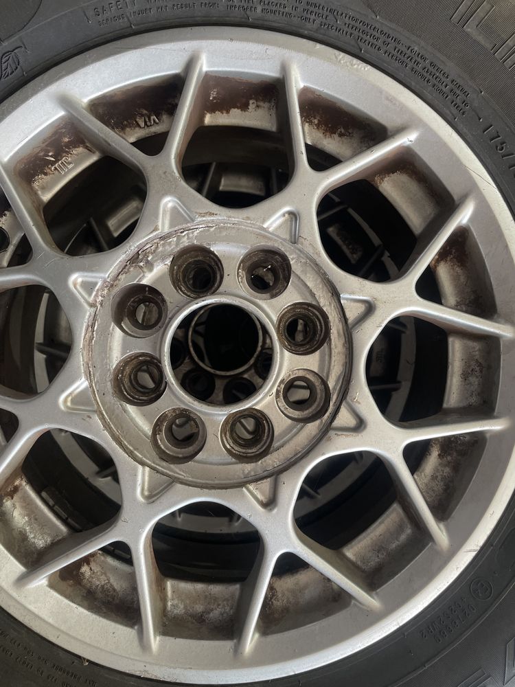 4 jantes multifuros R13 com pneus bons