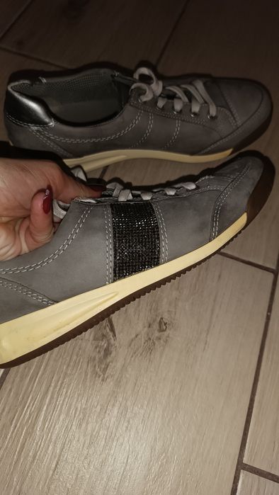 Жіночі кросівки замш шкіра 39 розмір