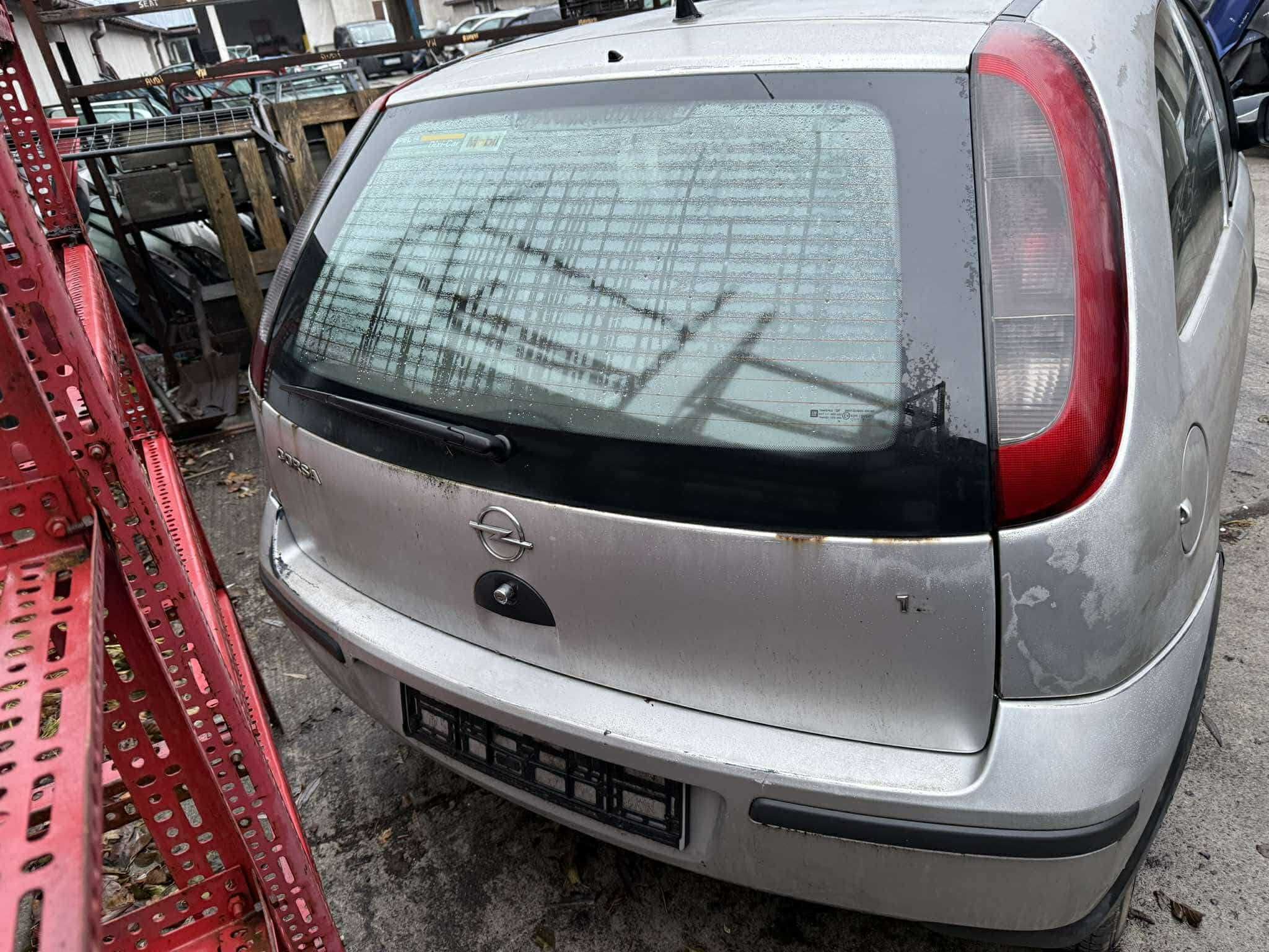 Opel corsa C na części Z157 silnik/maska/drzwi/fotele/kierownica/itp