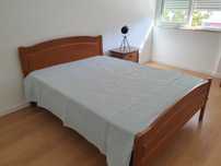 Cama de corpo e meio em madeira maciça