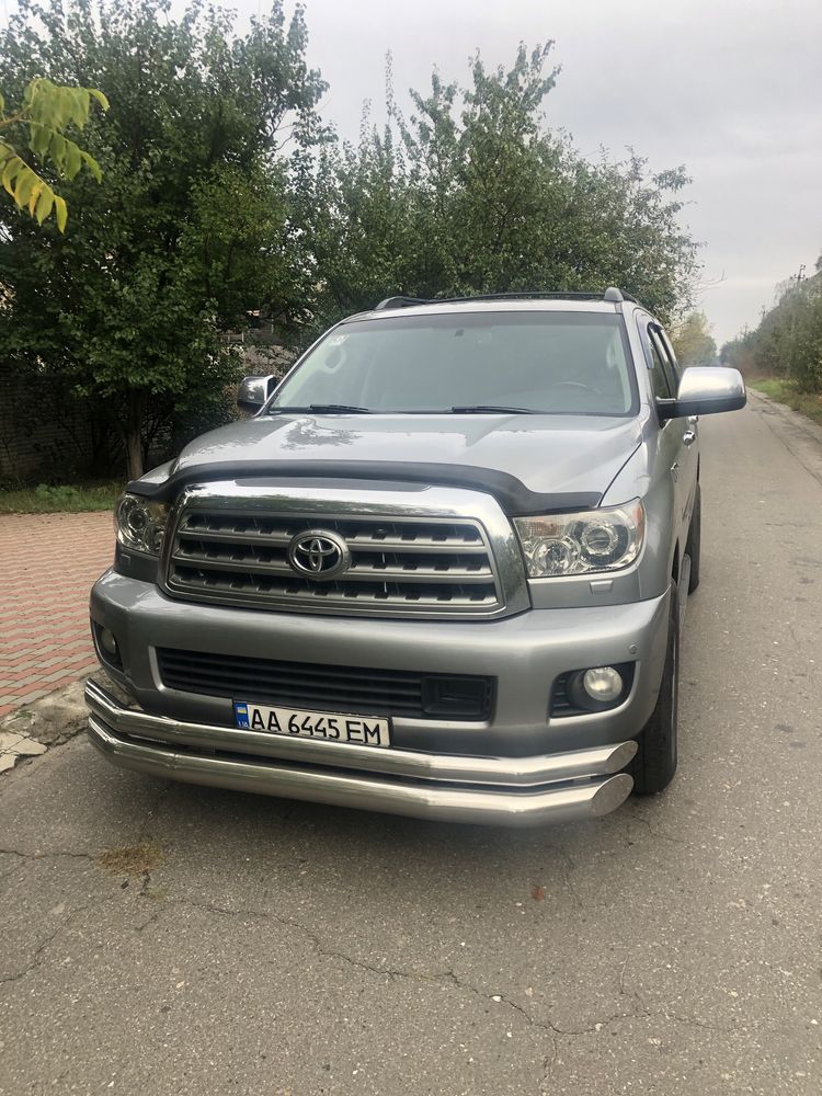 Продам Toyota Sequoia или обмен на жилье в Киеве