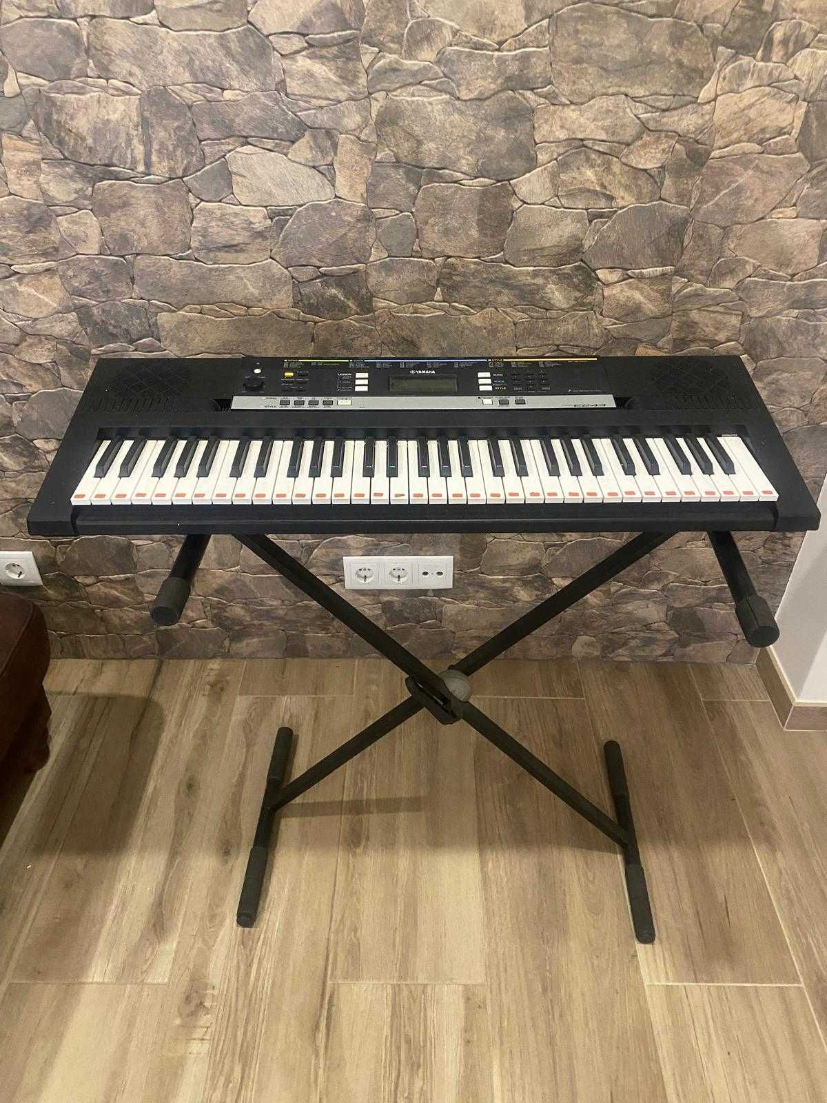 Teclado eletrónico Yamaha PSR E243 com suporte