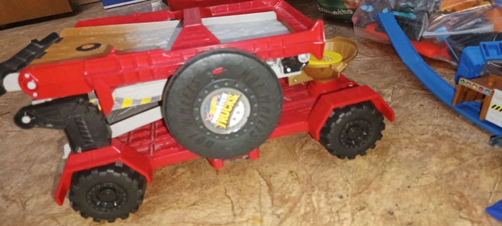 Hot wheels треки і машинки