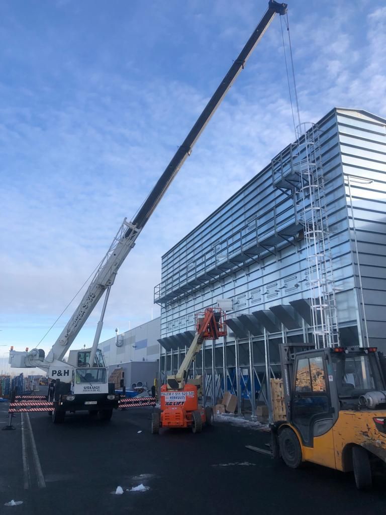 Usługi podnośnikiem koszowym do 30m 4×4 i dźwigiem