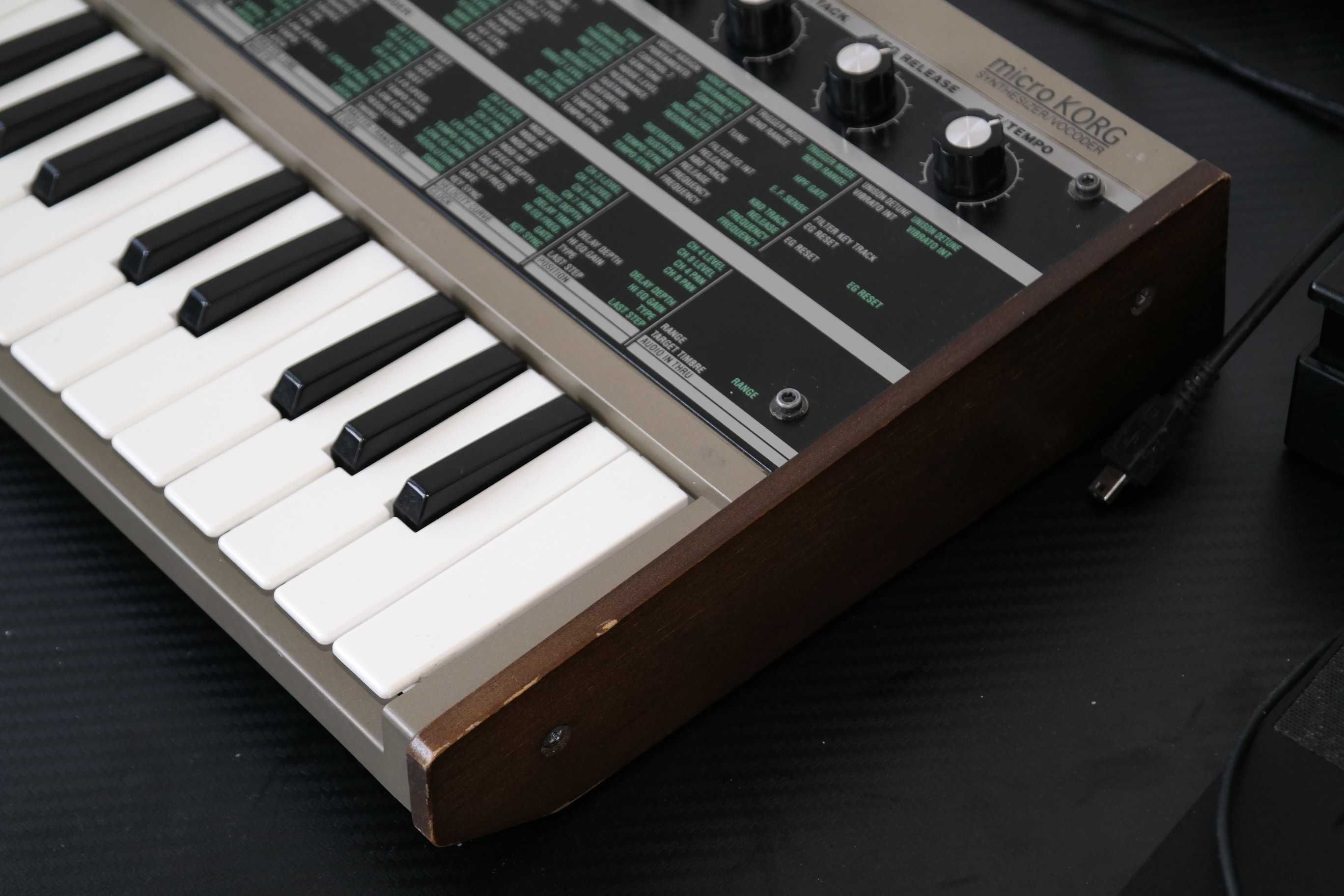 Sprawny syntezator Korg Microkorg + decksaver