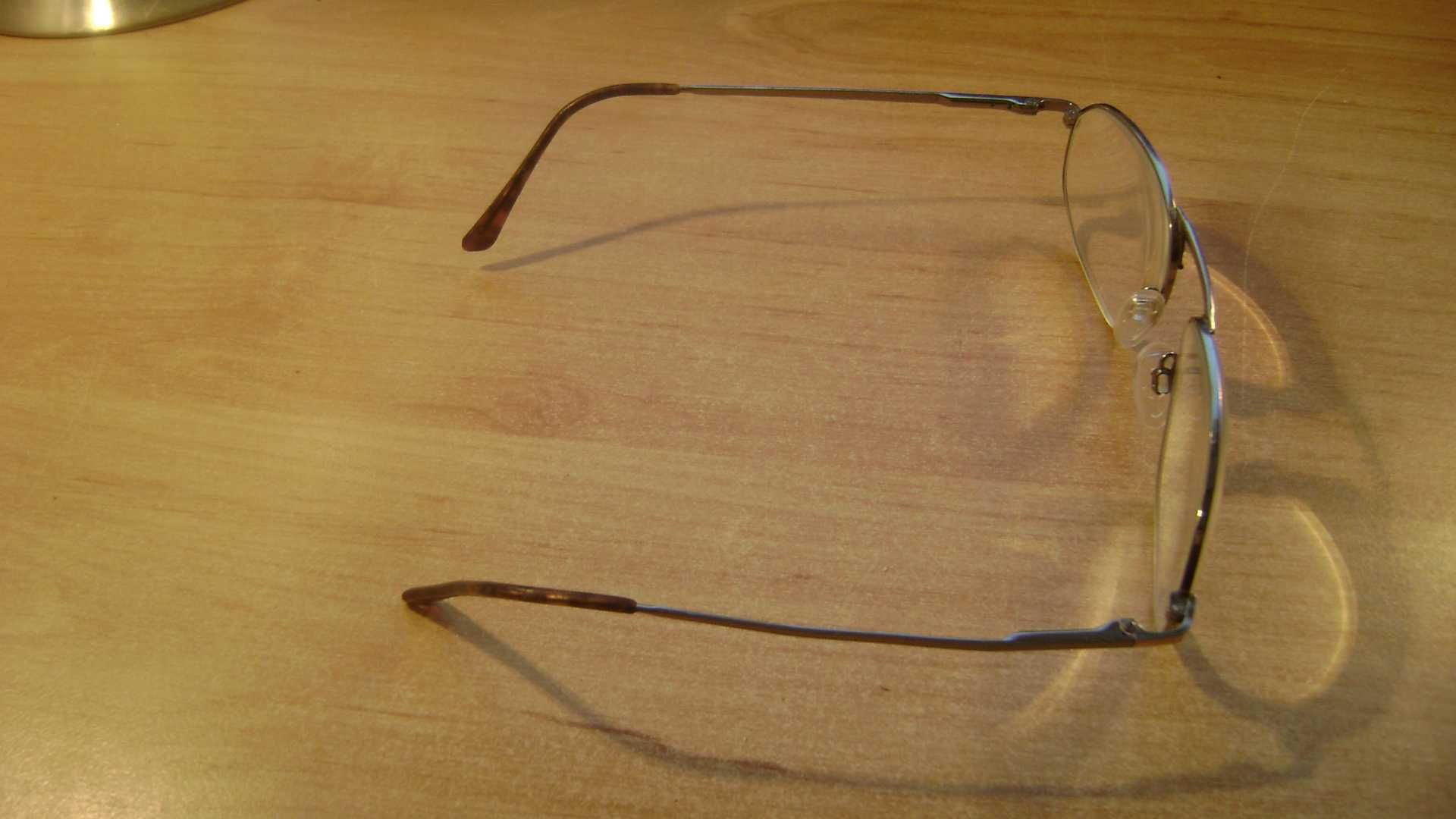 Starocie z PRL - Okulary korekcyjne męskie +3,5 dioptrii rozstaw 14 cm