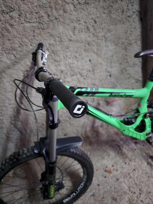 Bicicleta de downhill banshee legend mkII