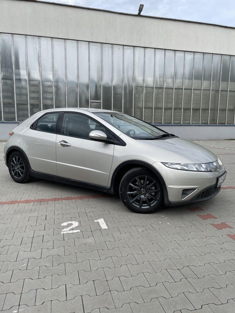 Honda Civic VIII ufo 1.8 i-vtec