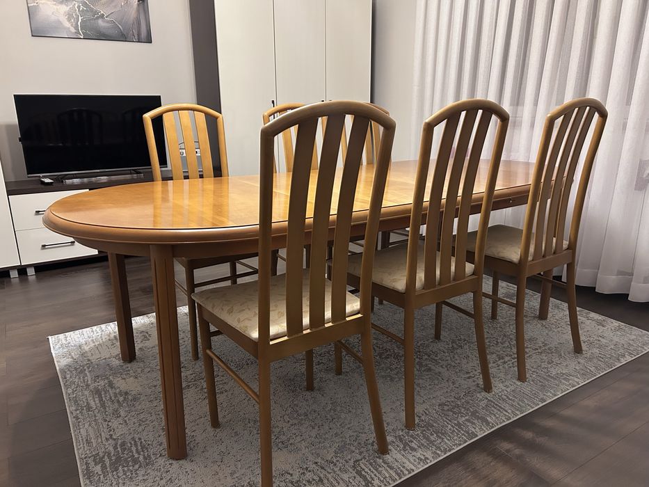 Drewniany rozkładany stół