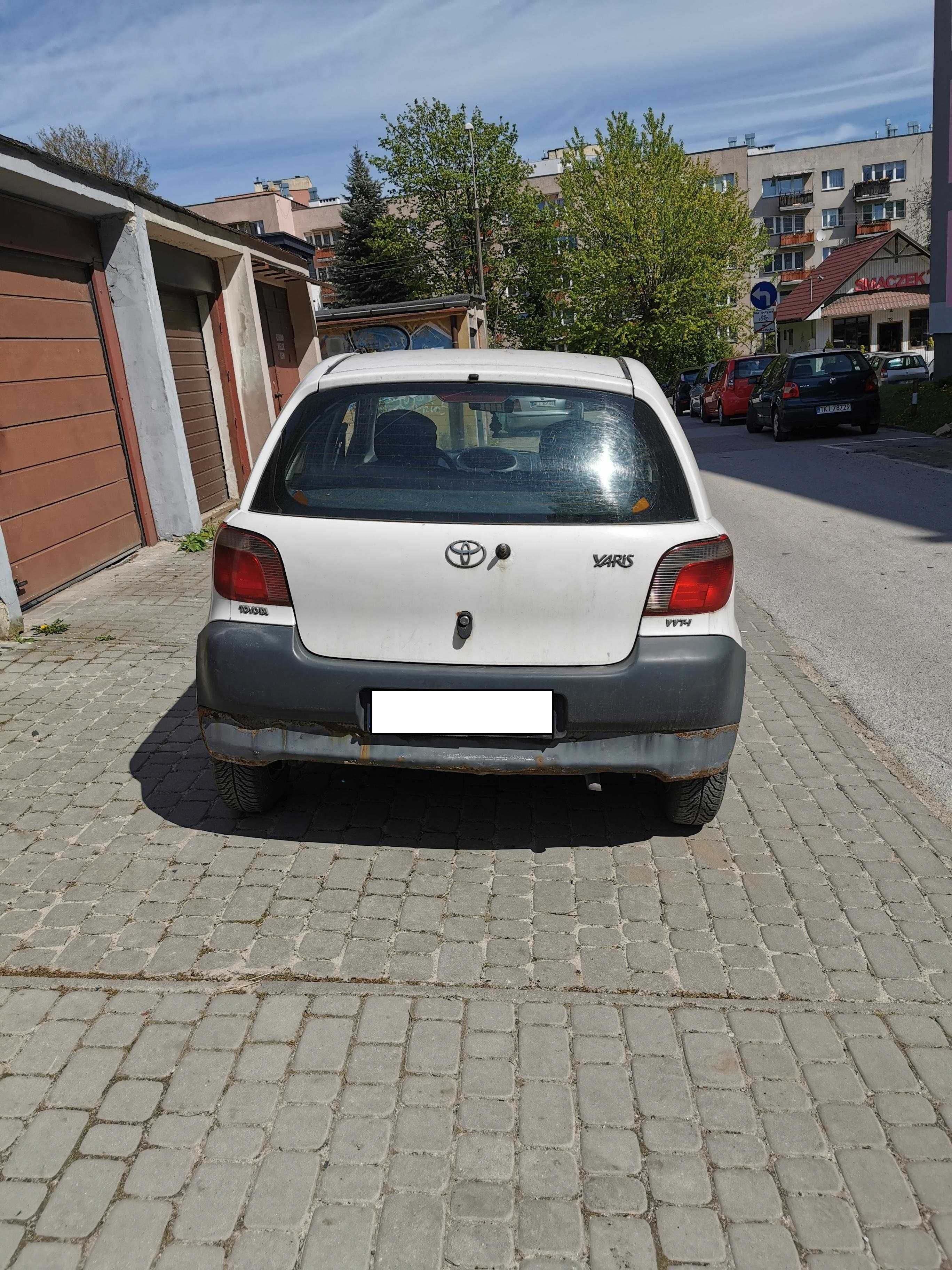 Toyota - Yaris 1.0 VVT - Benzyna - 2001