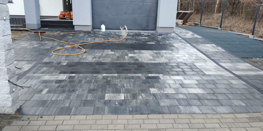 Układanie kostki brukowej, Montaż Ogrodzen z pustaków łupanych