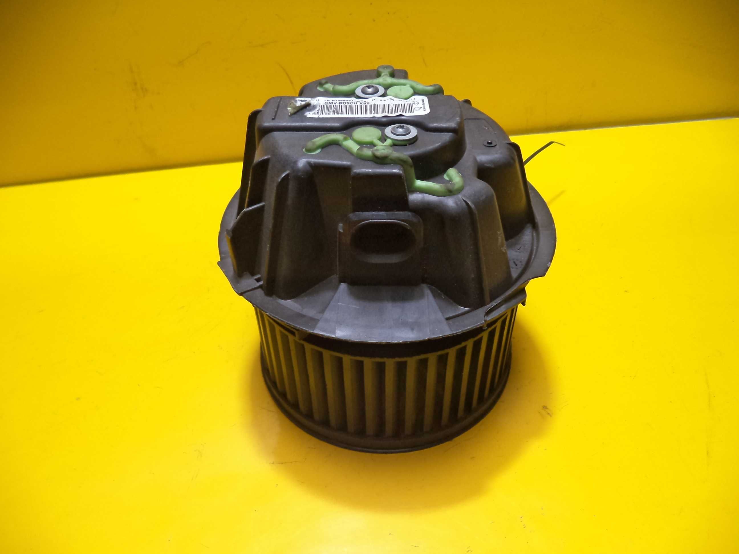 Мотор вентилятор моторчик печки Renault Sandero Dacia Duster  N106609Z